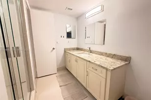 2206 S Cypress Bend Dr, Pompano Beach, FL 33069 - Photo 10