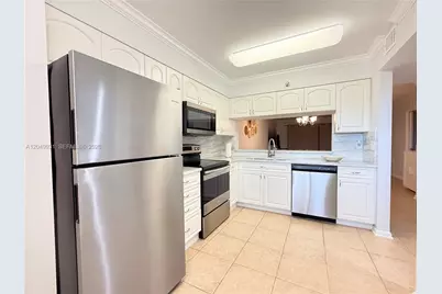 2206 S Cypress Bend Dr #508, Pompano Beach, FL 33069 - Photo 6