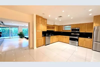 11530 NE 22nd Dr, North Miami, FL 33181 - Photo 14