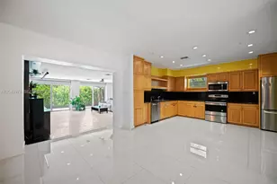 11530 NE 22nd Dr, North Miami, FL 33181 - Photo 14
