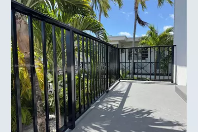 7325 Byron Ave #8, Miami Beach, FL 33141 - Photo 4