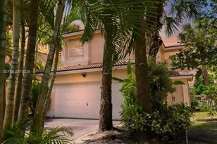 9847 Fairway Cove Ln, Plantation, FL 33324 - Photo 2