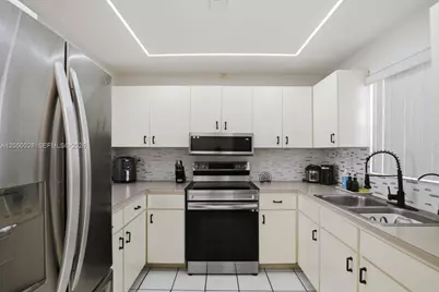 [Address not provided], Hialeah, FL 33012 - Photo 10