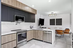 16930 SW 90th St, Miami, FL 33196 - Photo 2
