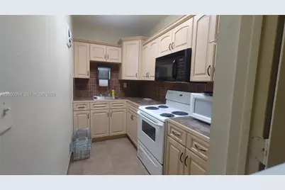 1000 Parkview Dr #125, Hallandale Beach, FL 33009 - Photo 40