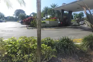 1000 Parkview Dr, Hallandale Beach, FL 33009 - Photo 26