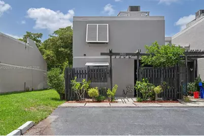 11213 NW 14th Ct, Pembroke Pines, FL 33026 - Photo 2