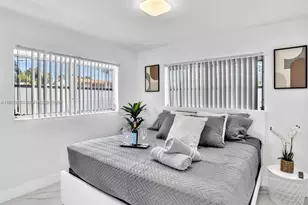 1092 SW 3rd St, Hallandale Beach, FL 33009 - Photo 12