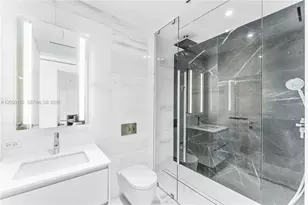 300 Biscayne Blvd Way, Miami, FL 33131 - Photo 16