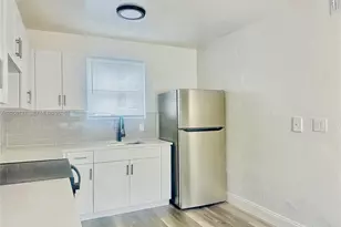 1545 NW 8th Ave, Miami, FL 33136 - Photo 4
