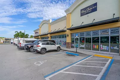 7801 NW 95th St, Hialeah Gardens, FL 33016 - Photo 2