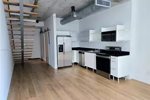690 SW 1st Ct, Miami, FL 33130 - Photo 2
