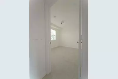 3676 Oak Ave #6, Miami, FL 33133 - Photo 14