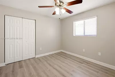 2555 W 65th St, Hialeah, FL 33016 - Photo 20