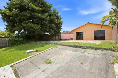 2555 W 65th St, Hialeah, FL 33016 - Photo 24
