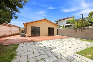 2555 W 65th St, Hialeah, FL 33016 - Photo 26