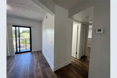 529 SW 4th St #301, Miami, FL 33130 - Photo 4