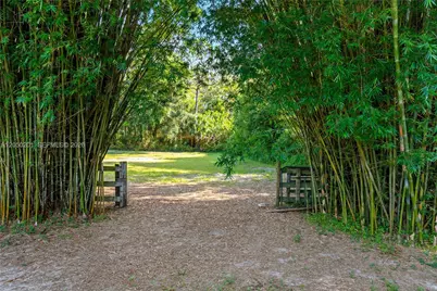 1068 D Rd, Loxahatchee, FL 33470 - Photo 4