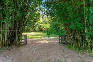 1068 D Rd, Loxahatchee, FL 33470 - Photo 4
