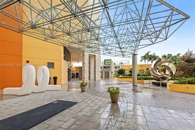 1455 Ocean Dr #1009, Miami Beach, FL 33139 - Photo 2
