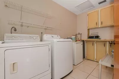 271 E 17th St, Hialeah, FL 33010 - Photo 10