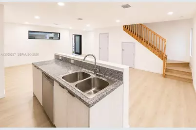 552 NW 7th St #6, Florida City, FL 33034 - Photo 6