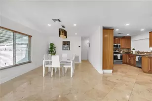 2424 NE 18th Ave, Wilton Manors, FL 33305 - Photo 2