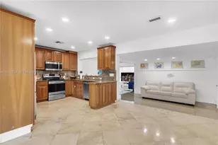 2424 NE 18th Ave, Wilton Manors, FL 33305 - Photo 4