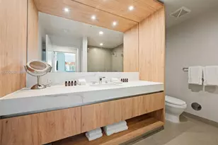 11 NE 6th St, Miami, FL 33132 - Photo 18