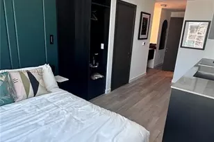 20 NE 11th St, Miami, FL 33132 - Photo 2