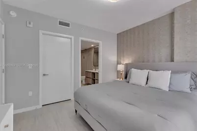 77 SE 5th St #2006, Miami, FL 33131 - Photo 16