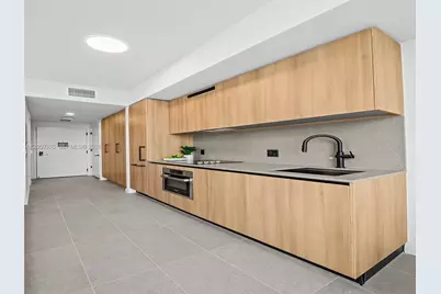 121 NE 5th St #3704, Miami, FL 33132 - Photo 6