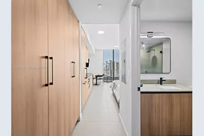 121 NE 5th St #3704, Miami, FL 33132 - Photo 4