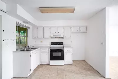 9800 NW 70th Ct, Tamarac, FL 33321 - Photo 6