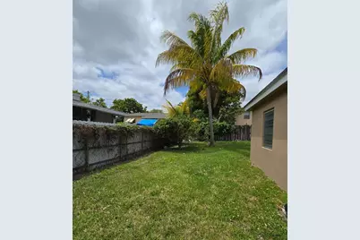 724 SW 7th Ter #1-2, Hallandale Beach, FL 33009 - Photo 4