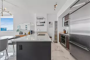 55 SE 6th St, Miami, FL 33131 - Photo 8