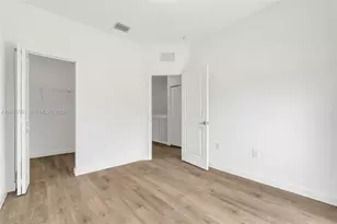 582 NE 207th St, Miami, FL 33179 - Photo 28
