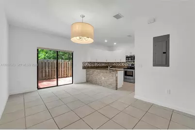 582 NE 207th St, Miami, FL 33179 - Photo 10