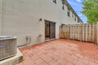 582 NE 207th St, Miami, FL 33179 - Photo 18