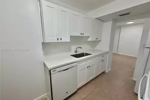 4400 Hillcrest Dr, Hollywood, FL 33021 - Photo 4