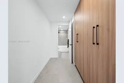 121 NE 5th St #3706, Miami, FL 33132 - Photo 8