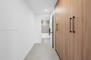 121 NE 5th St, Miami, FL 33132 - Photo 8