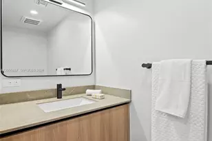 121 NE 5th St, Miami, FL 33132 - Photo 12