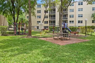 8373 Lake Dr, Doral, FL 33166 - Photo 42