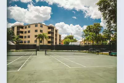 8373 Lake Dr #201, Doral, FL 33166 - Photo 8