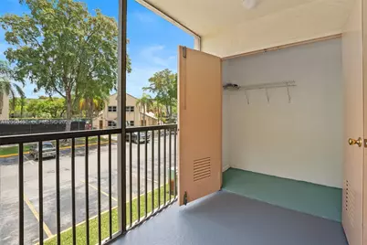 8373 Lake Dr #201, Doral, FL 33166 - Photo 26