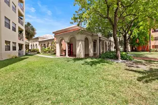 8373 Lake Dr, Doral, FL 33166 - Photo 40