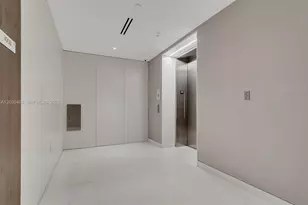 300 Biscayne Blvd Way, Miami, FL 33131 - Photo 2