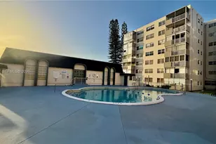 16450 Miami Dr, North Miami Beach, FL 33162 - Photo 10