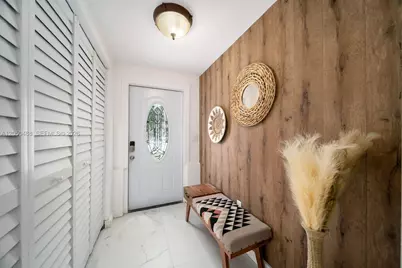 810 NW 21st Ct, Miami, FL 33125 - Photo 10